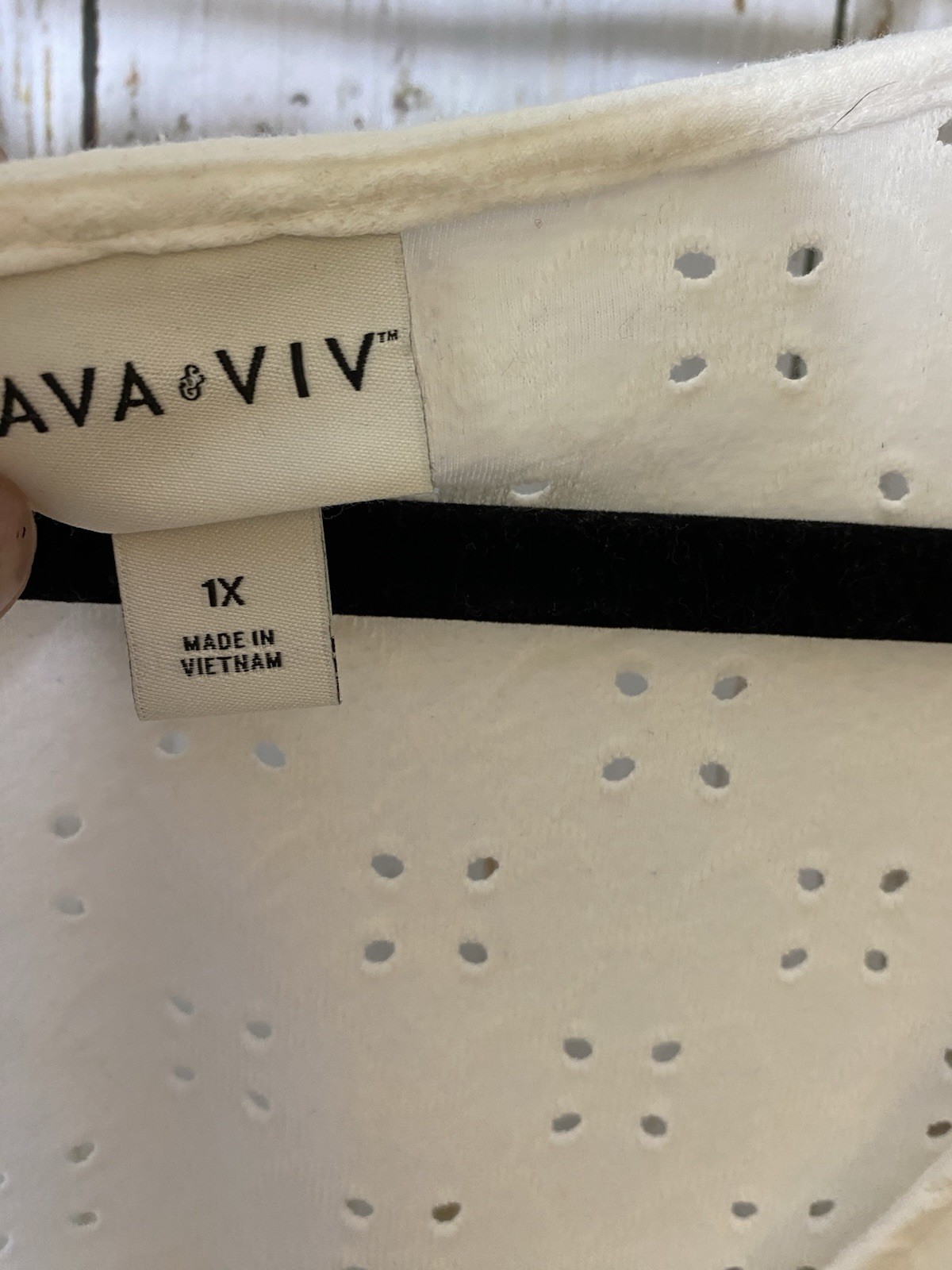 Ava & Viv Women’s 1X Eyelet Blouse