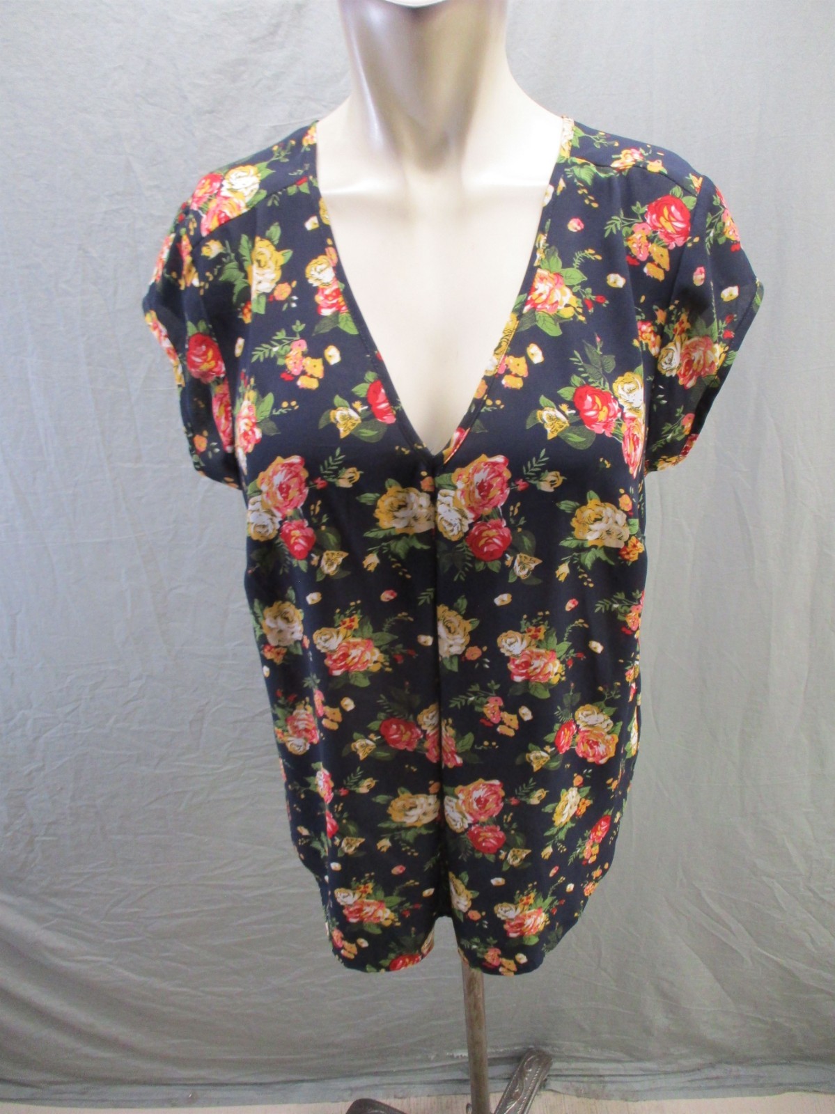 DR2 Size M Womens Multicolor Floral Sleeveless V Neck Casual Beauty Top 657
