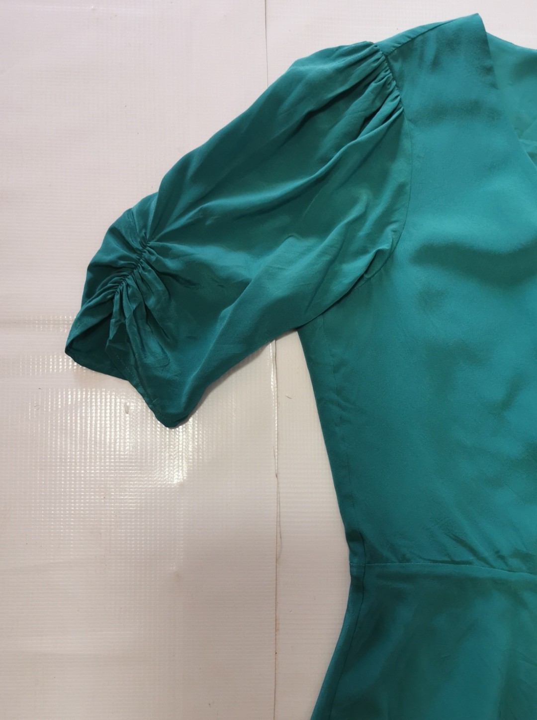 Parker Silk Blouse. Used in good condition. 100% silk. Size: L