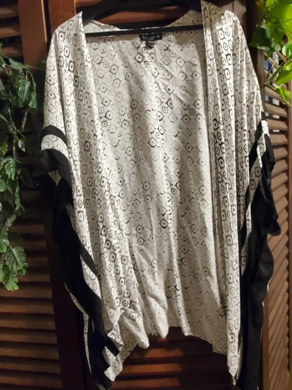 Mario Serrani Floral Geometric Print Kimono Cardigan One-Size