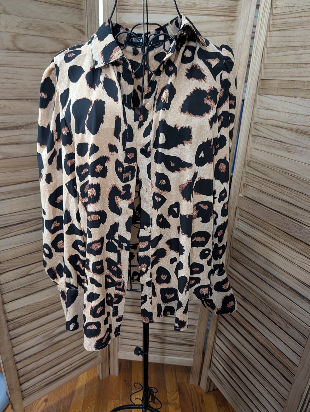 Women’s BTFBM Studio Button Up Blouse, Size Medium Leopard Print