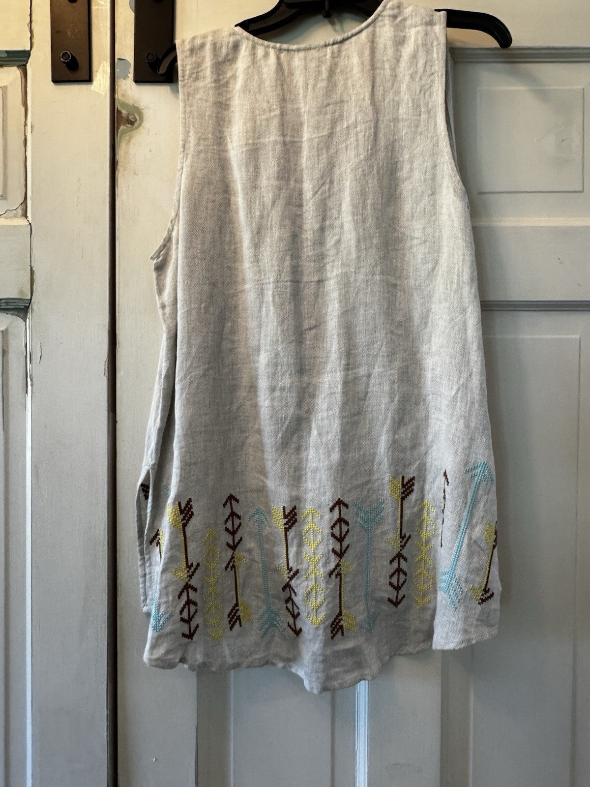 linen top Shirt Ivy Jane featuring relaxed high-low boho embroidered hemline