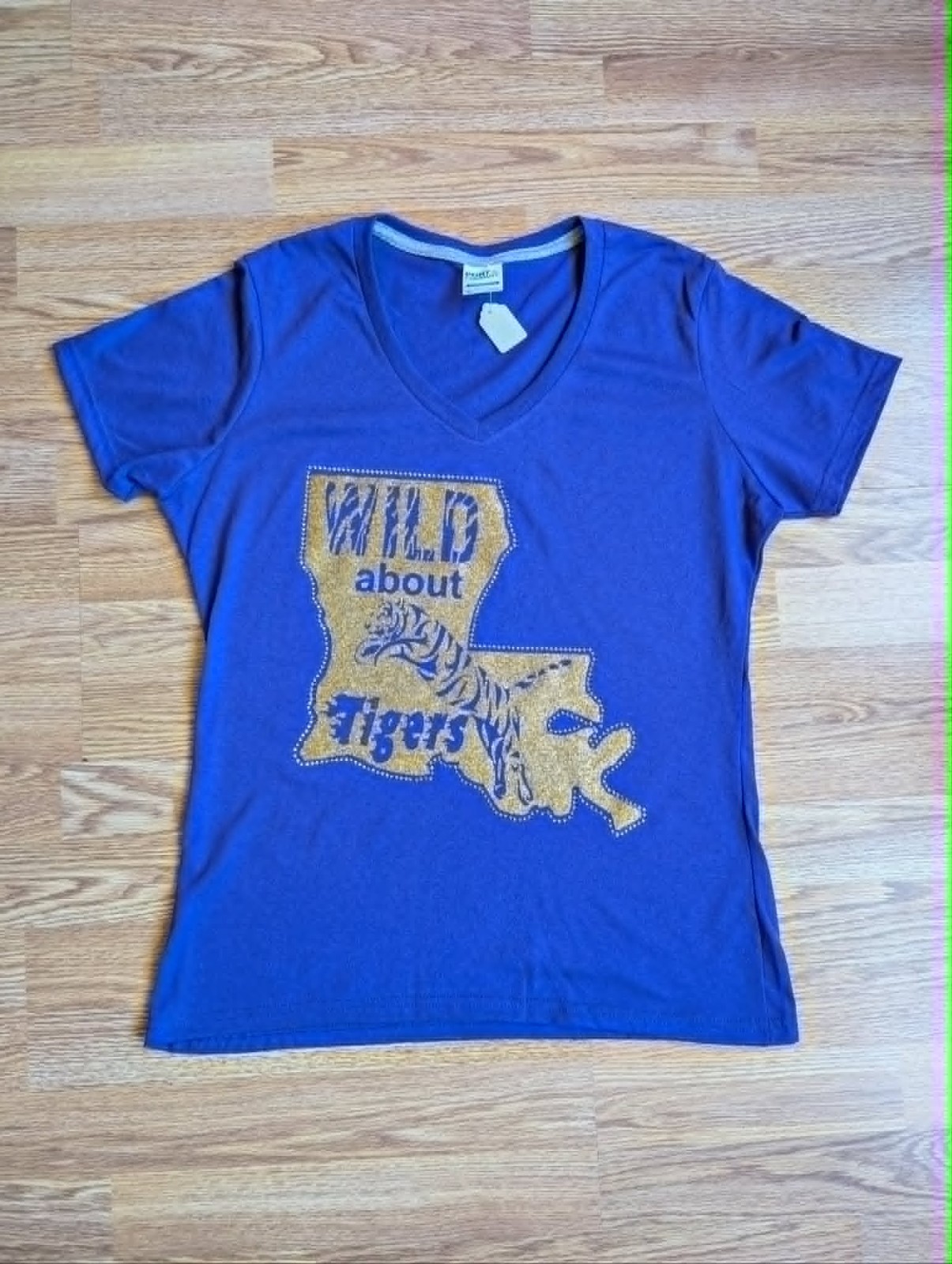 “WILD ABOUT TIGERS” Tee ~ Size Medium