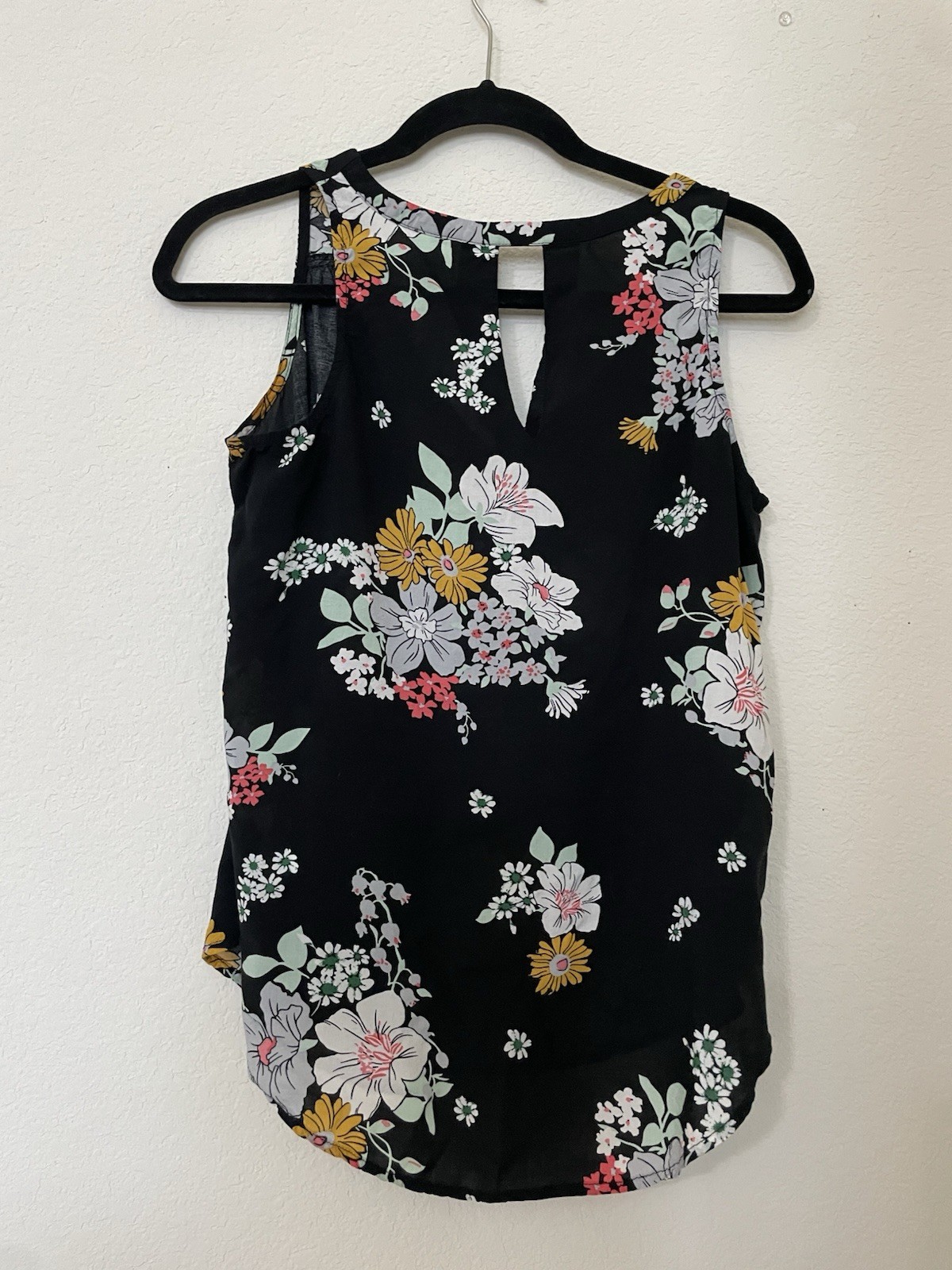 Old Navy Black Floral Sleeveless Camisole Tank Top Keyhole Back Size M Good Cond