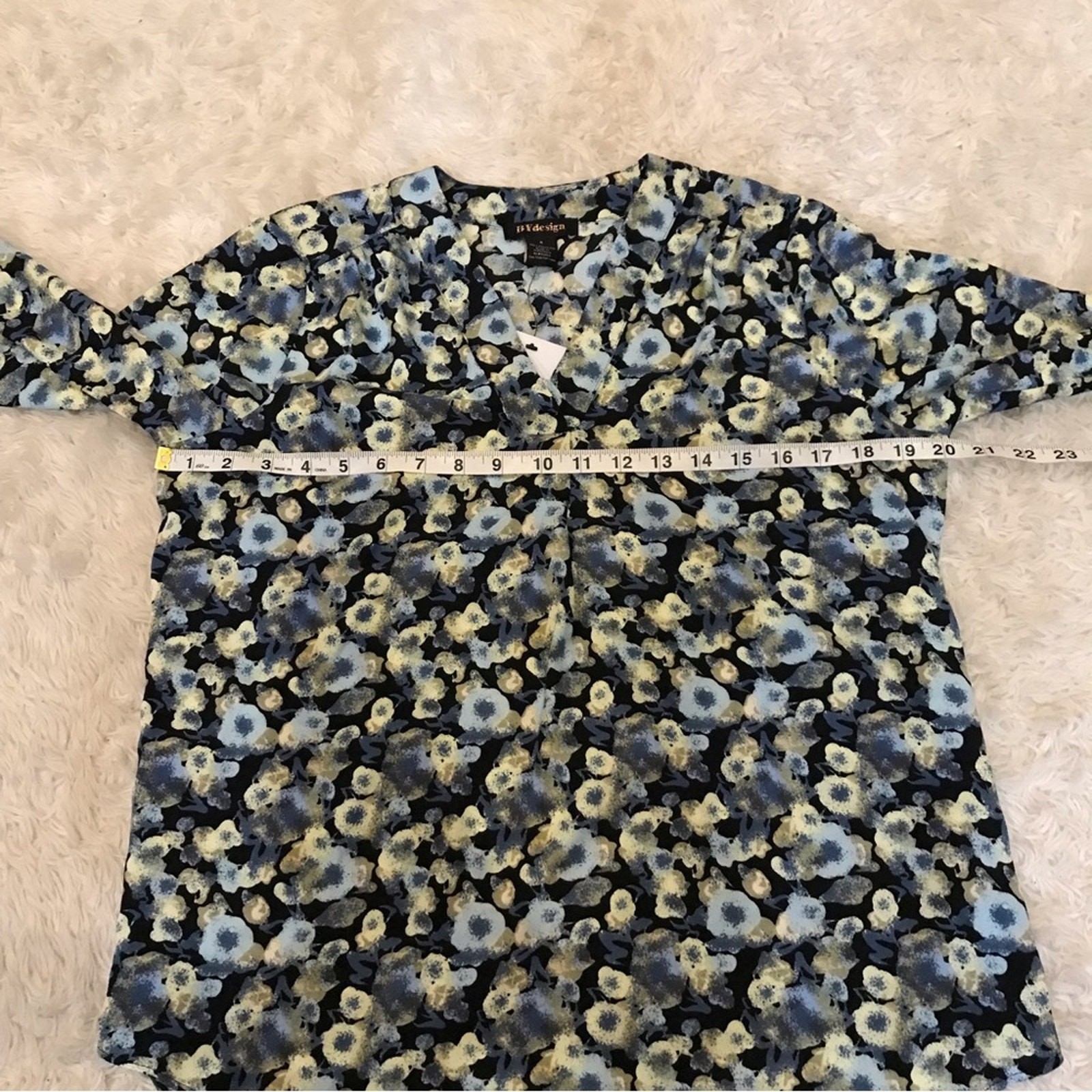 By design woven blue gray leaf floral v neck with roll tab sleeve new wi…