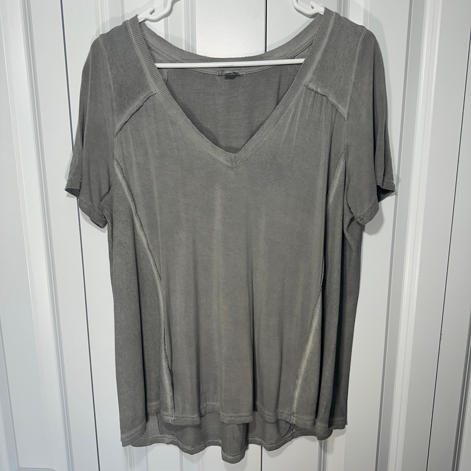 POL V-Neck Top Womens M Gray Mixed Ribbed Raw Seam Boho Earthy Flowy Neutral