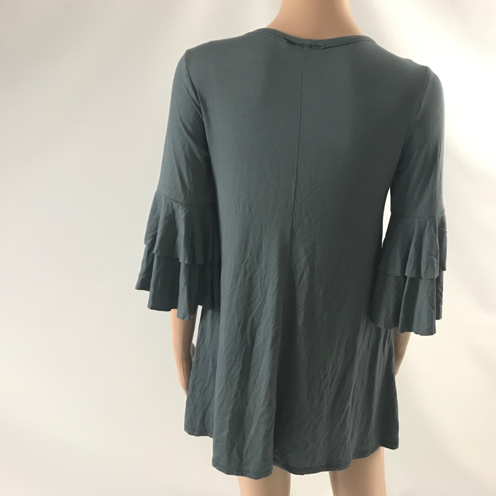 Bella Flore Women’s Size S Tunic Top Gray Bell Sleeves Stretch Top Blouse Solid