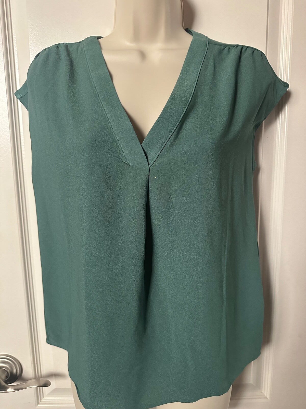 BANANA REPUBLIC WOMENS SOLID V NECK TOP BLOUSE COLOR/SIZE YOU PICK