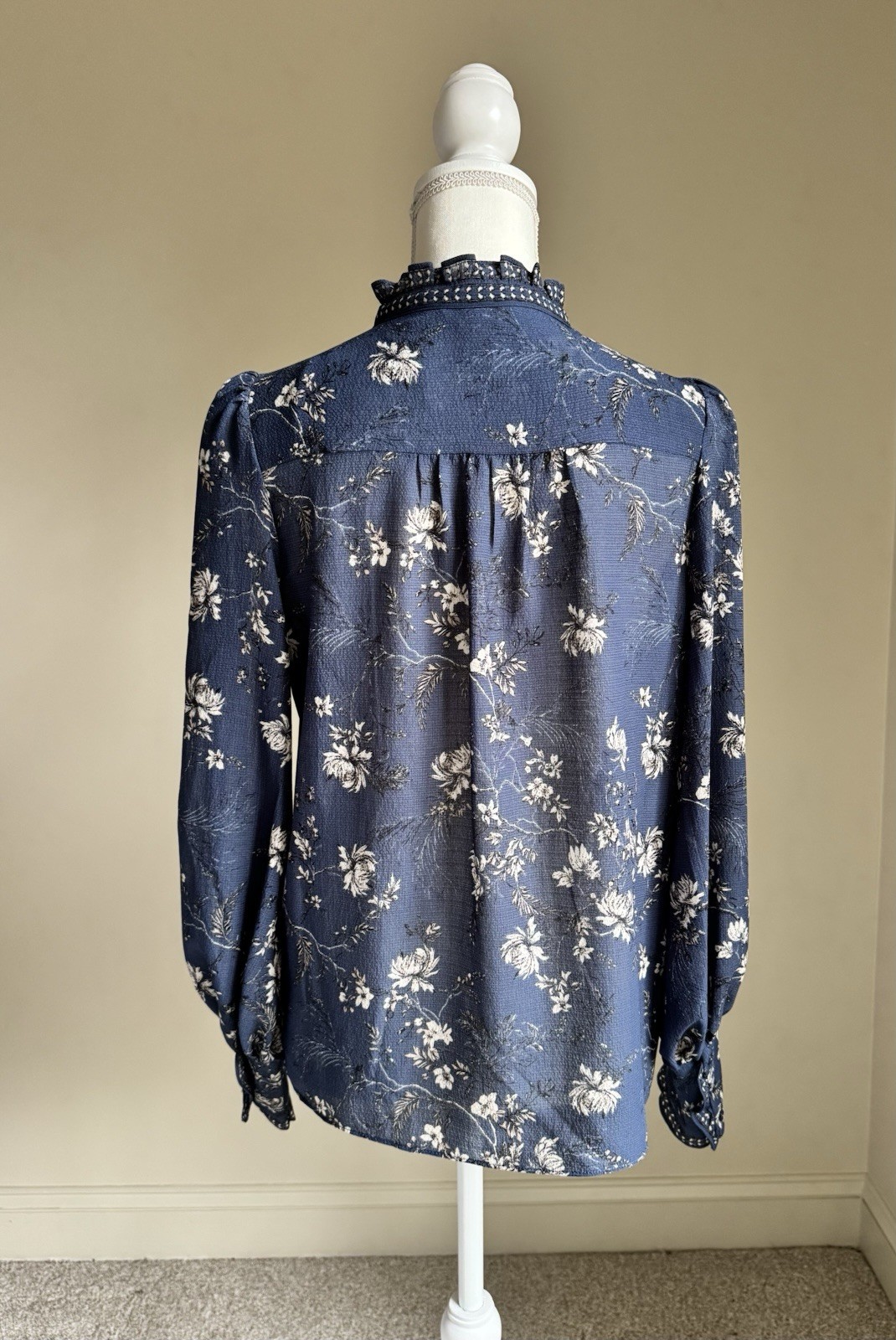 MAX STUDIO Blue & Cream Floral Gathered Sleeve Top or Blouse Sz S