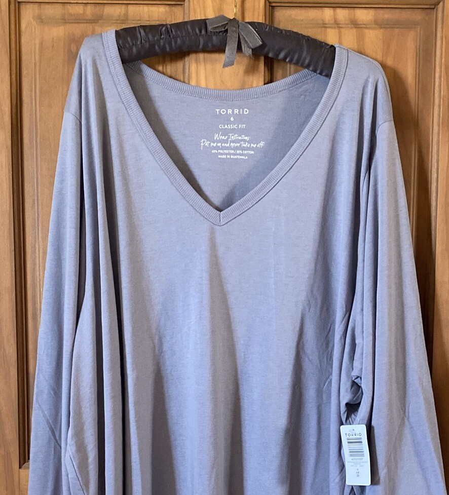TORRID LONG SLEEVE TEE SHIRT V Neck TOP SWEATSHIRT 6 6X 6XL 30 NEW