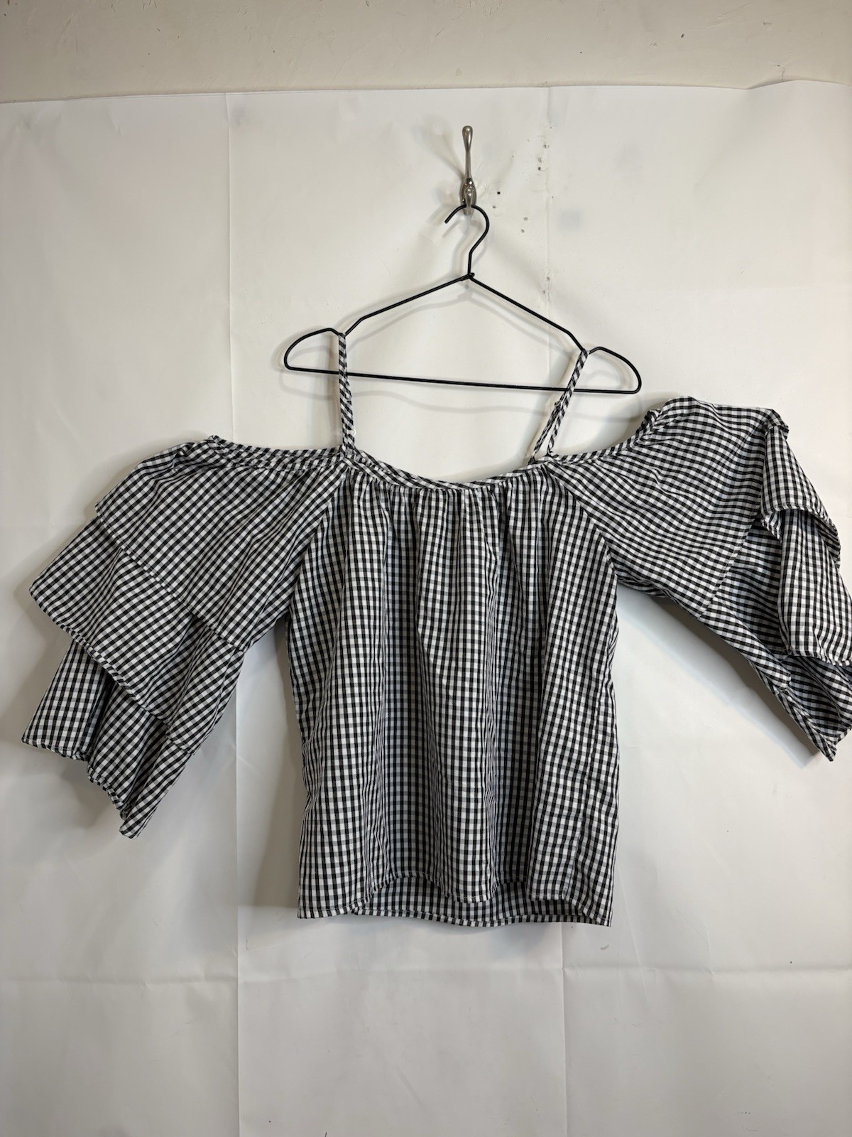 Style Envy Women’s XL Black And White Cold Shoulder Ruffle Round Neck Top