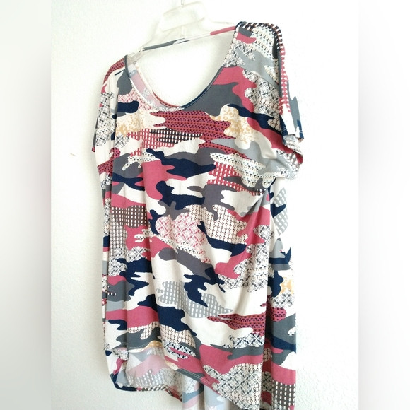 Annabelle Knit Short Sleeve Sleeve Top Grey Pink Camo Floral Medium Chest 40″