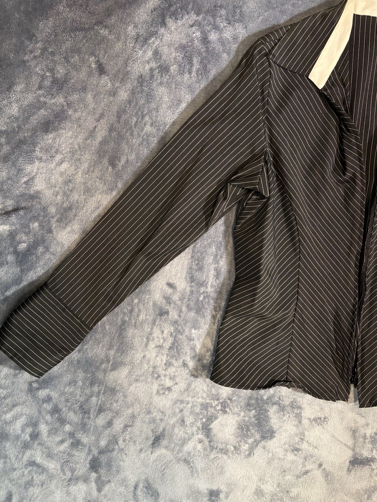 DCC Women’s Black White Pinstripe Collared Zip Long Sleeve Blouse Size M