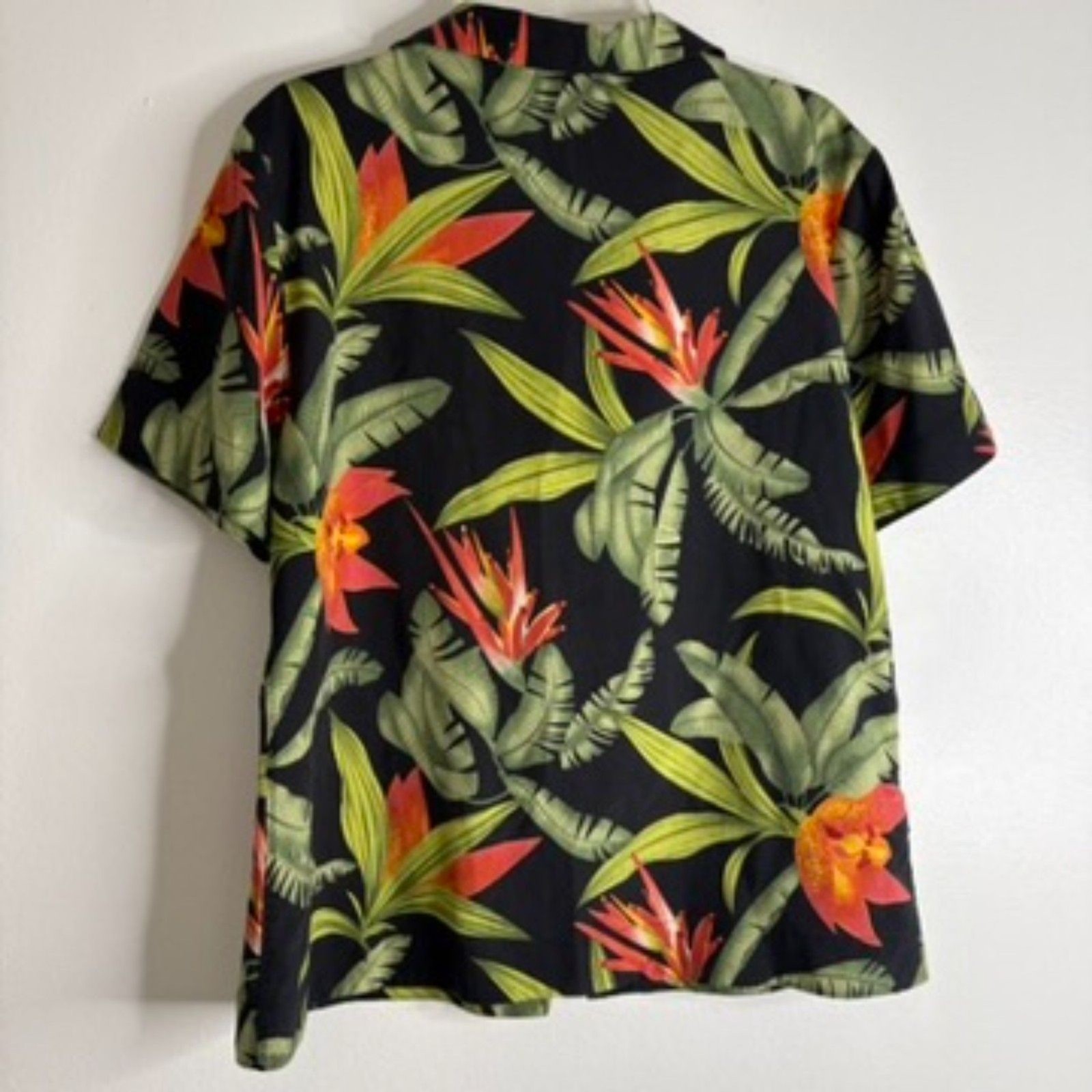 Tommy Bahama 100% Silk Womens Medium Black Hawaiian Tropical Floral Camp Shirt
