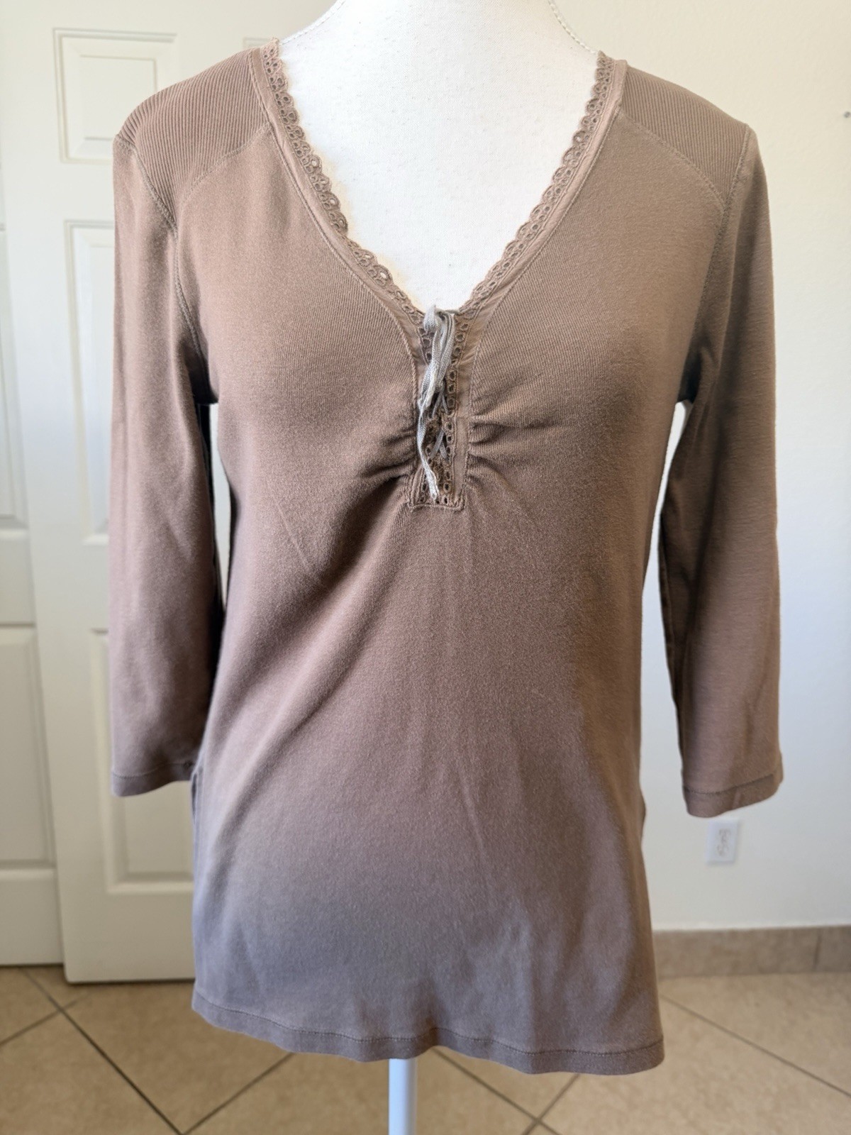 Womens Small Brown Lace Trim V Neck Long Sleeve Top Casual Layering Everyday