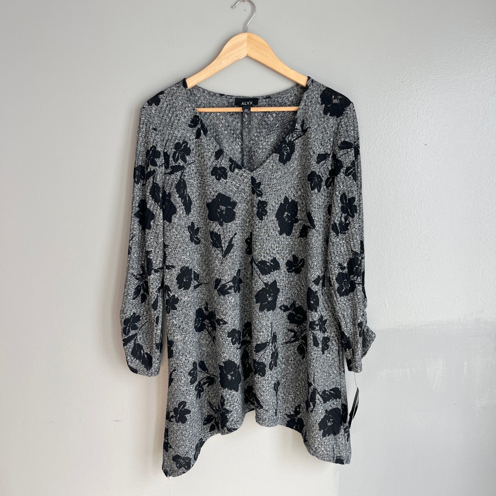 Alyx Womens Gray Floral Ribbed V-Neck Tunic Top Ruched Sleeves Size XXL NWT