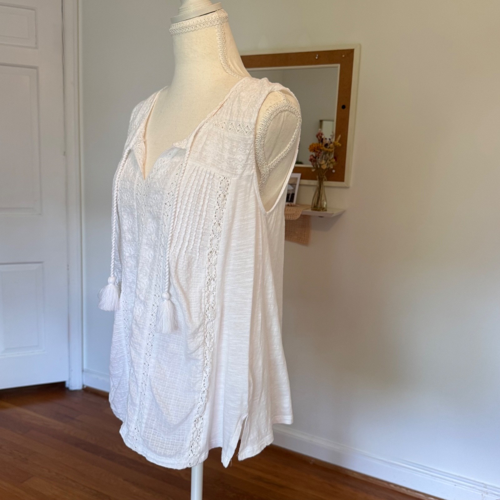Lucky Brand White Feminine Boho Embroidered Lace Tank Top w/Tie Tassels Sz Med
