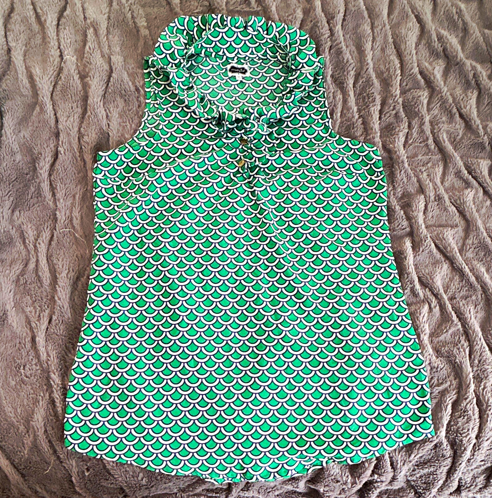 Mud Pie Women’s M Green/White Geometric V-Neck Sleeveless Ruffle Blouse