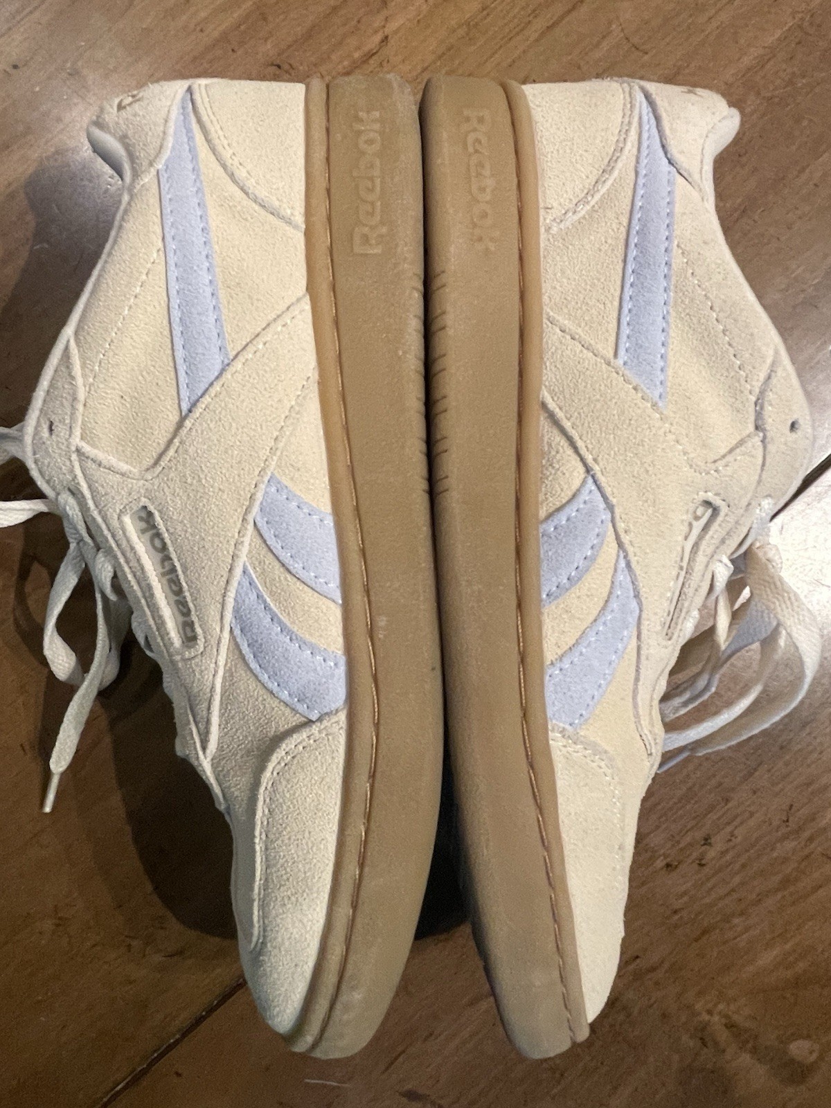 Reebok Beige Light Blue Low Top Sneakers Women’s Lace Up Gum Sole FFC0092429