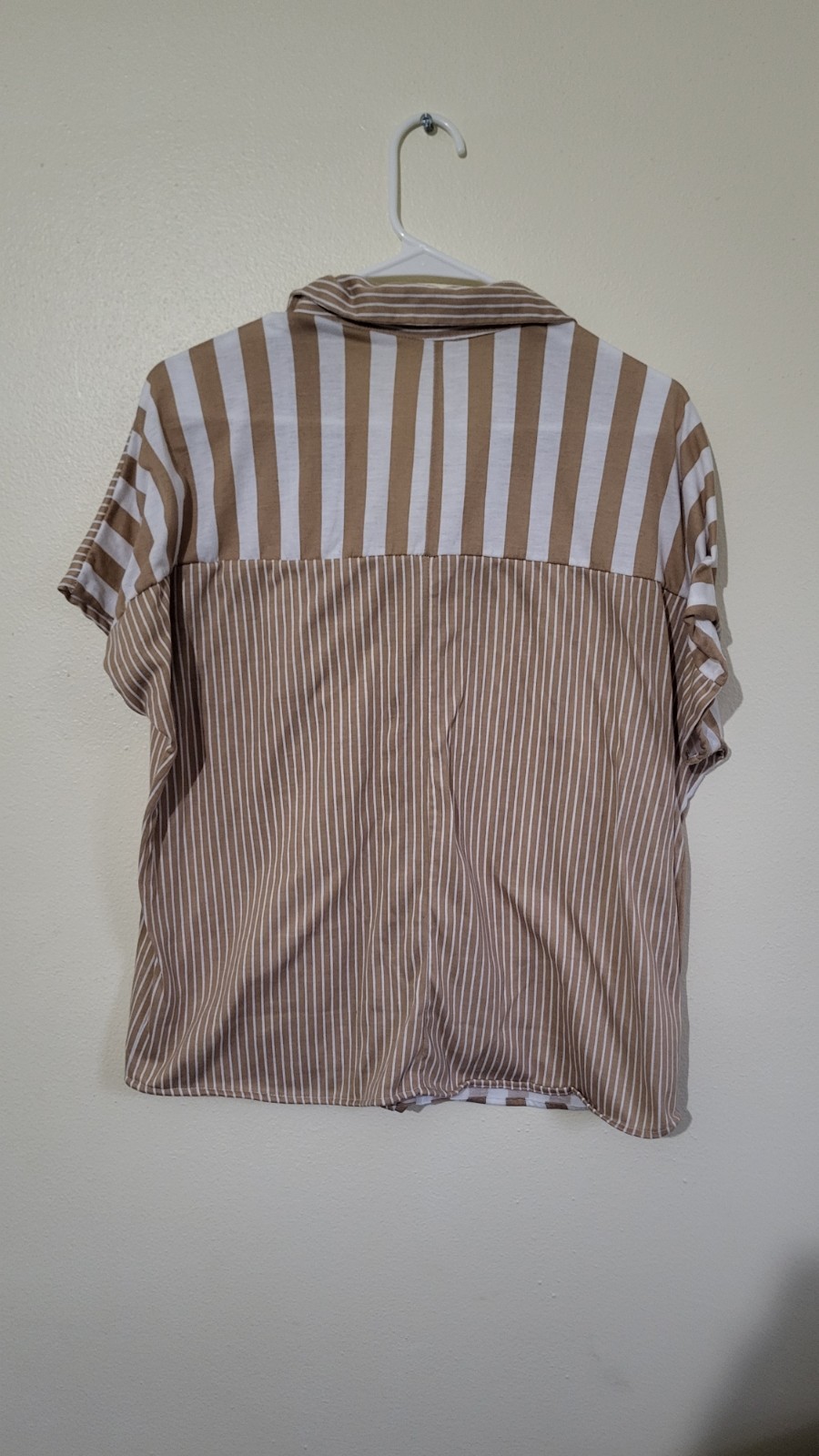 Eden & Olivia Men’s Brown/White Striped Short Sleeve Point Collar Shirt M