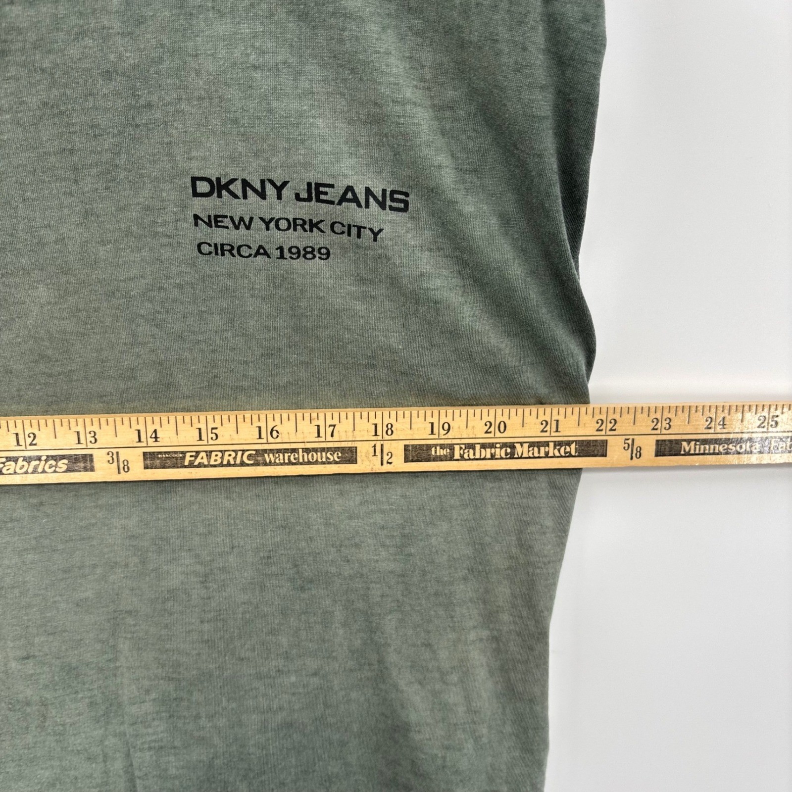 DKNY Jeans Muscle Tee Womens Large Green Padded Shoulder Graphic Tank Gym Y2K