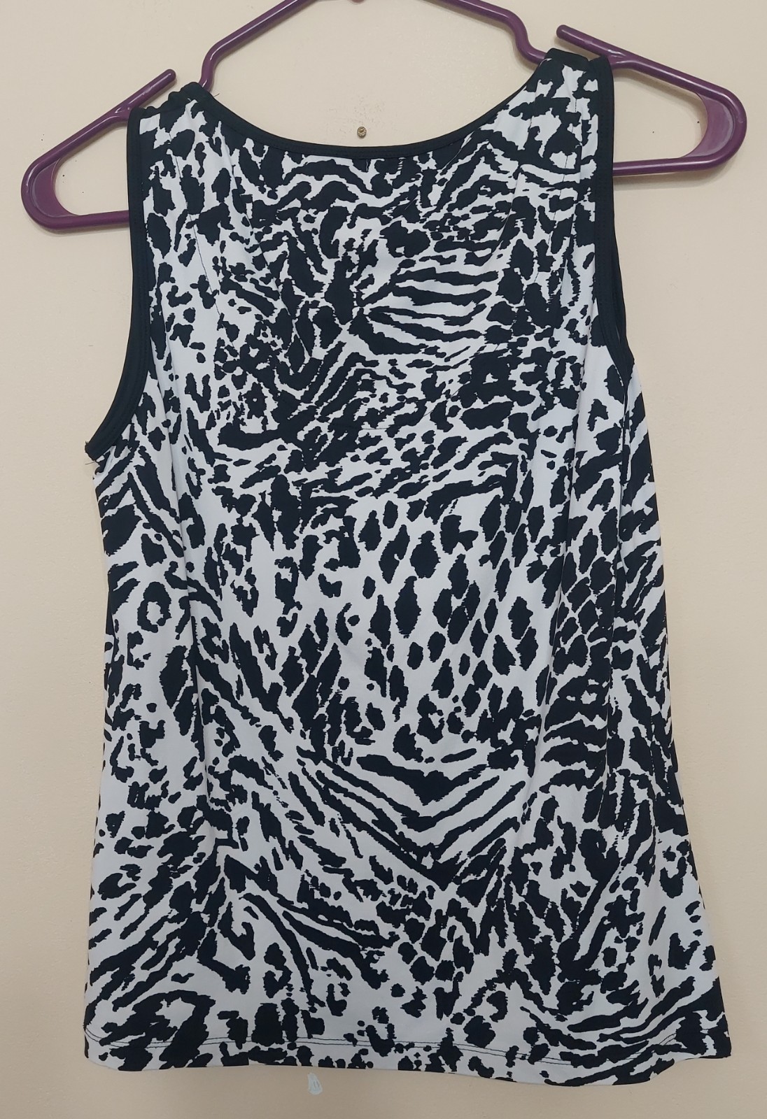 8 11 Chico’s Zenergy Small Black White Animal Print Tank Top Sleeveless