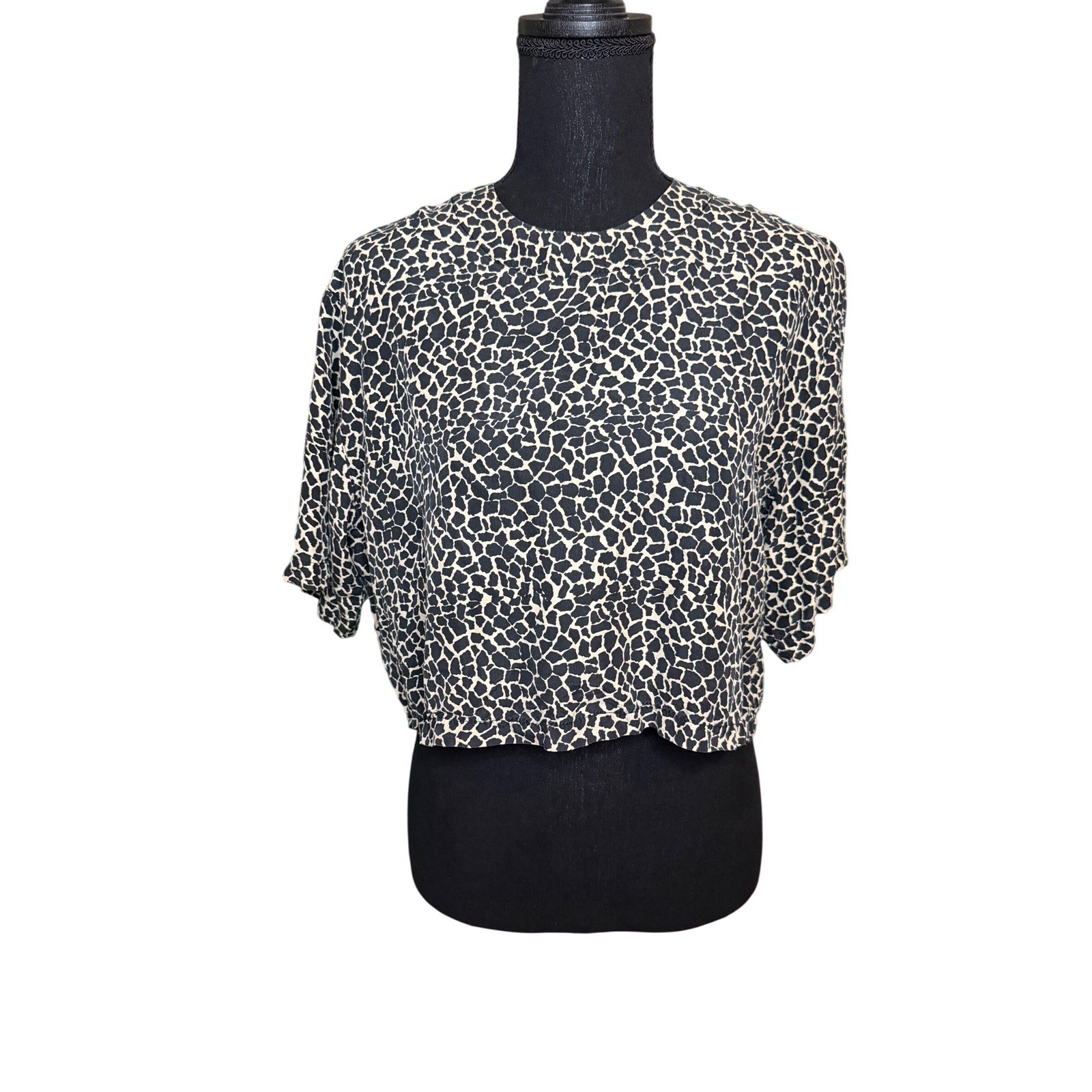 SLB Sunny Leigh Silk Crop Top Womens Medium Black Cream Giraffe Print Blouse
