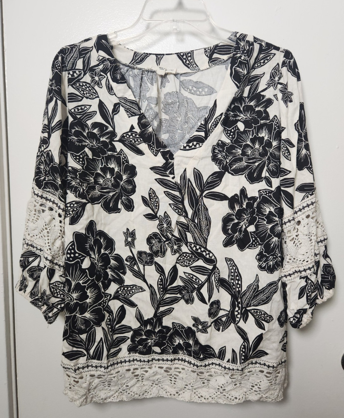 Christian Siriano Linen Blend Crochet Top Off White Black Floral 1X V-Neck Boho