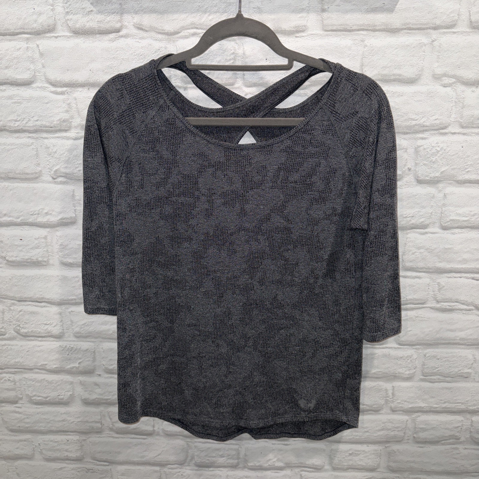 Under Armor Women’s Gray Knit 3/4 Sleeve, Size S/M – 14