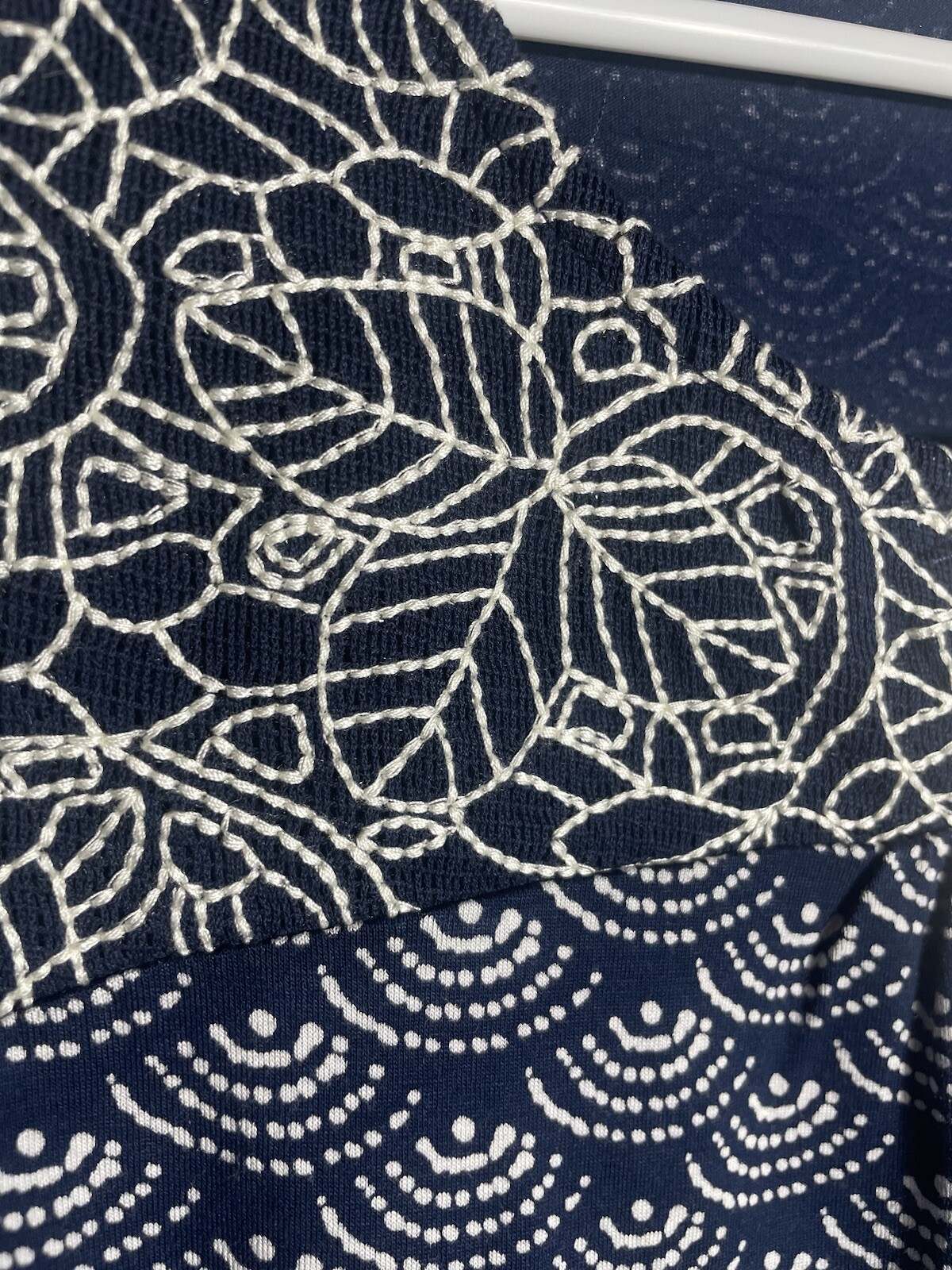 Skies Are Blue Womens Delila Embroidered Neck Split Neck Top Size Medium XS