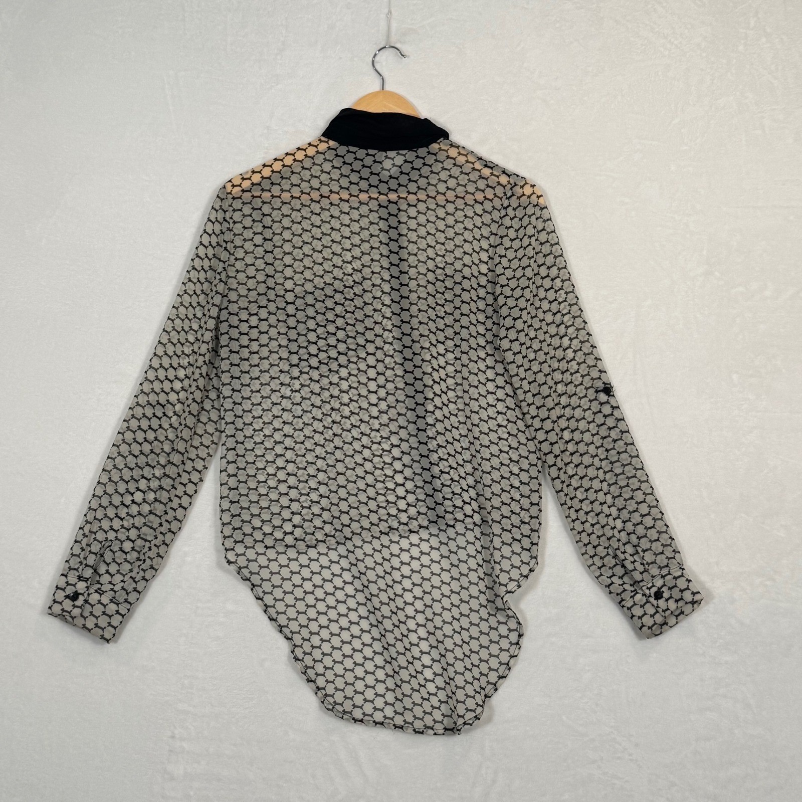 Timing Black White Geometric High-Low Button Down Shirt Size S