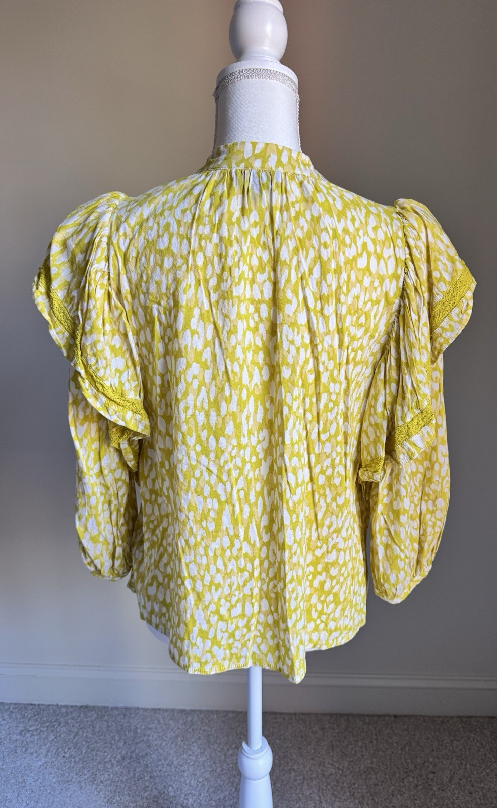 ⭐️$5 WHO WHAT WHERE Yellow-Green Ruffle Accented 3/4 Sleeve Top or Blouse Sz S