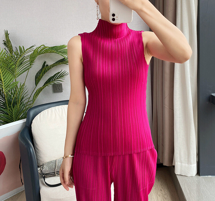 24SS Fashion Pleated High Necked Sleeveless Shirt with Solid Color Bottom Vest
