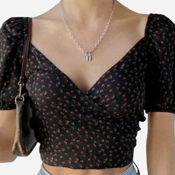 NWT Urban Outfitters Puff Sleeve Black Strawberry Print Top Romantic Small