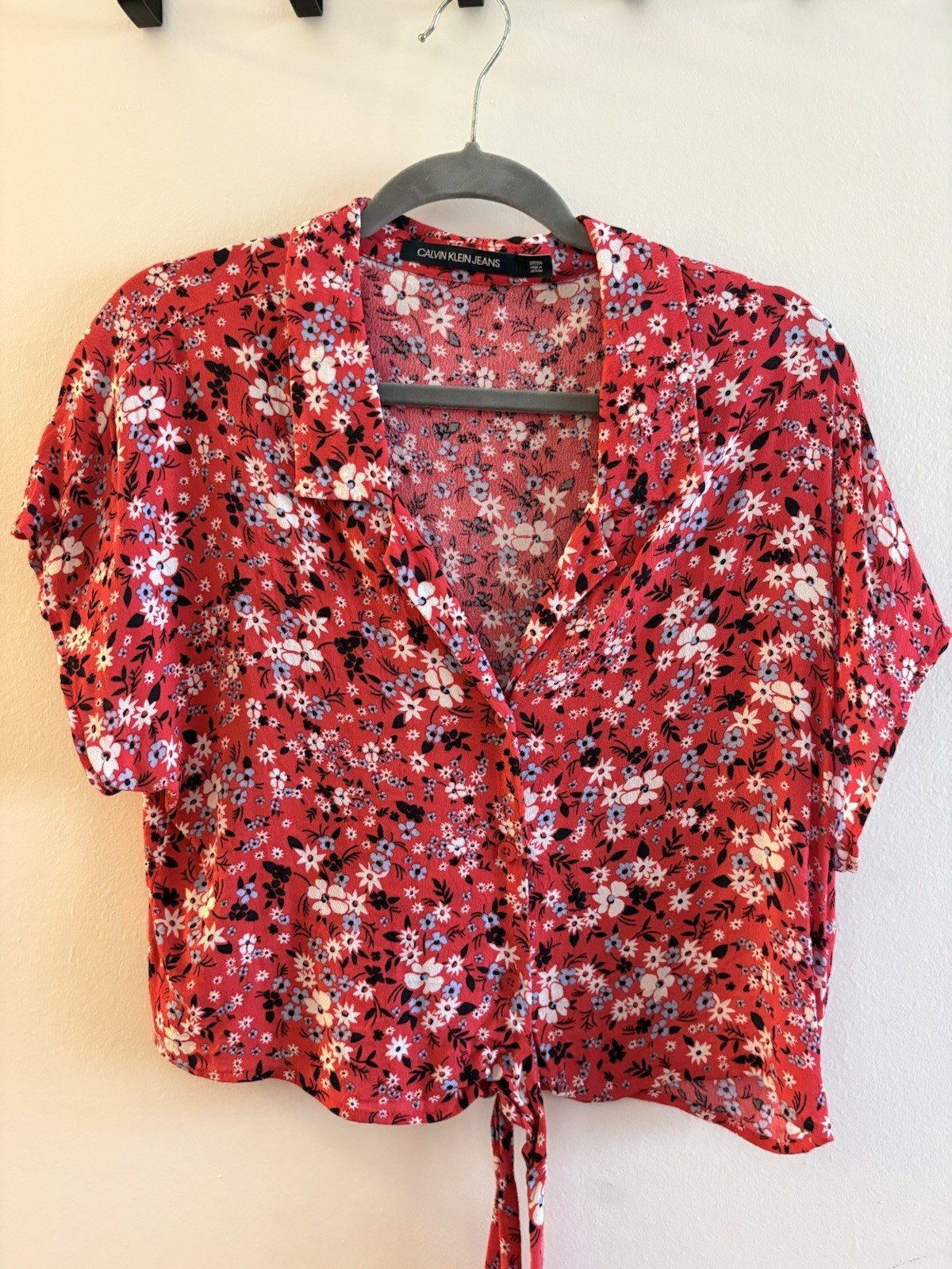 Calvin Klein Jeans Women’s Blouse S/P Red White Floral Collared Button Tie