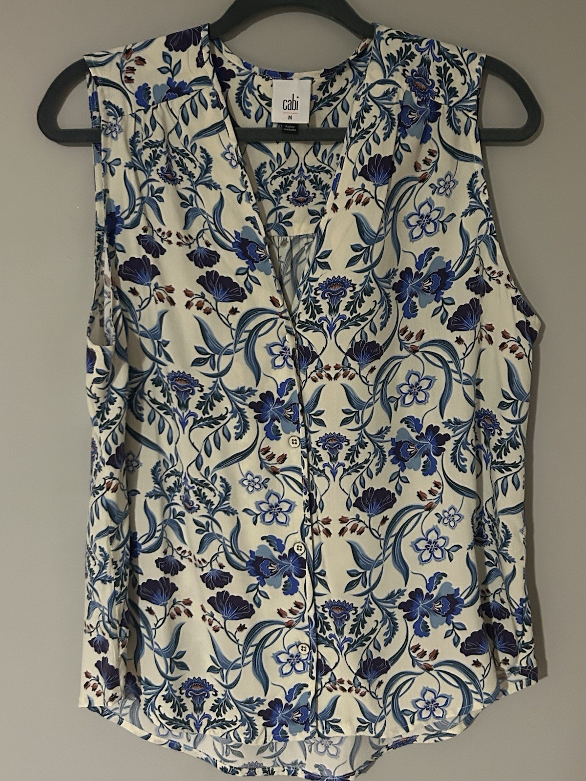 NWOT Cabi Limited Releaae Scroll Blouse. Size Medium.