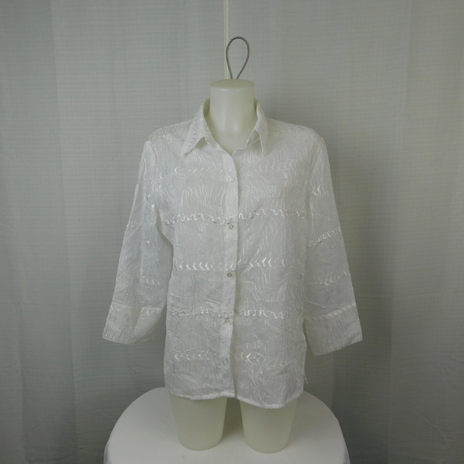 Milano 3/4 Sleeve Textured Embroidered Button-Up Top – White, Large #9560