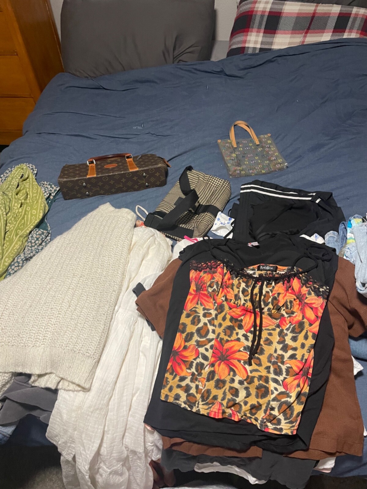 y2k womens clothing bundle 70pcs. sizes medium/large Shoes sizes 6.5-7