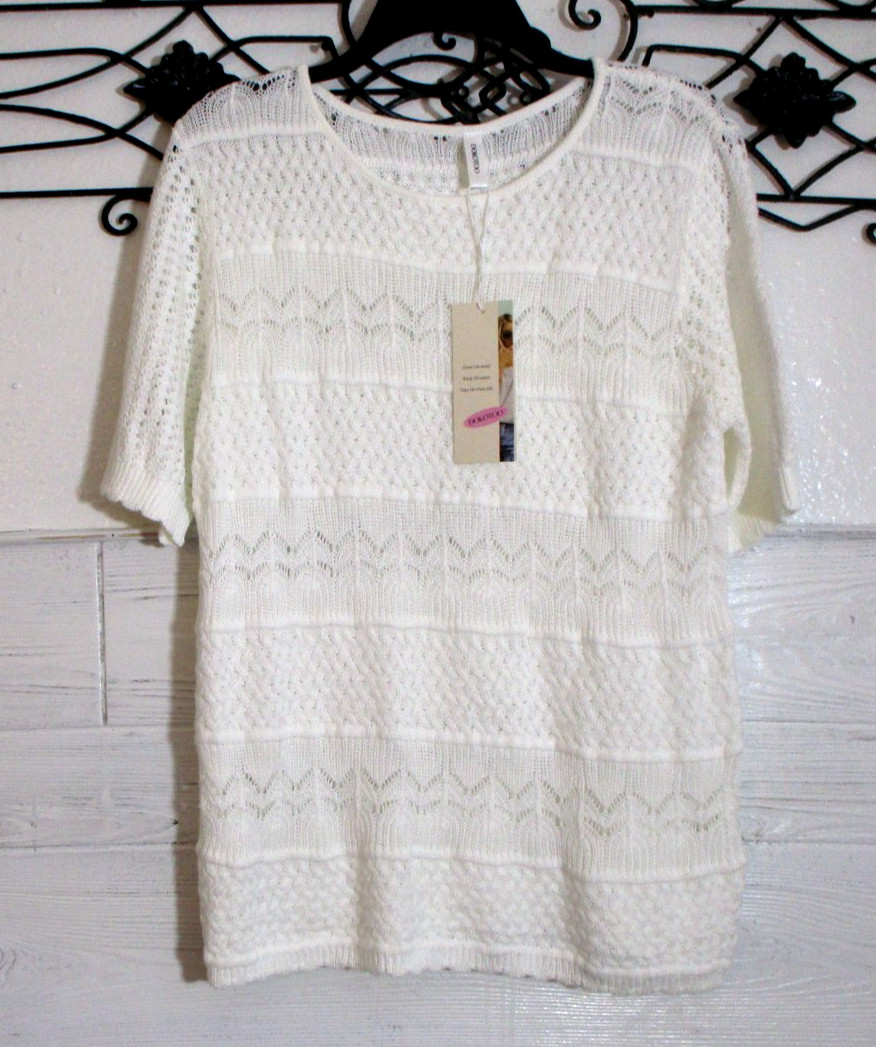 Dokotoo Women’s Knit Top Size M Short Sleeve White Round Neck