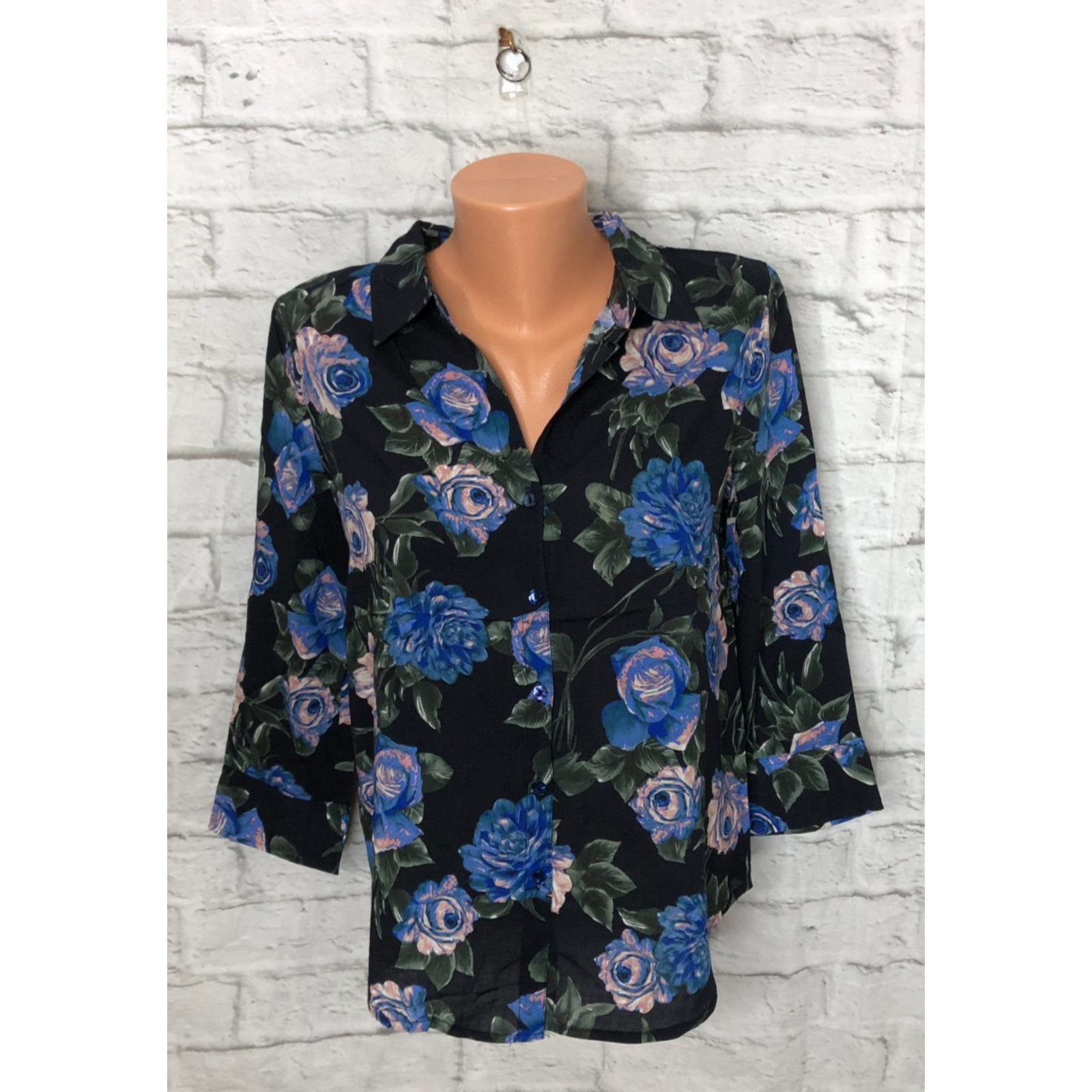 T TAHARI Semi-Sheer Midnight Rose Print Button-Down Top Size Medium