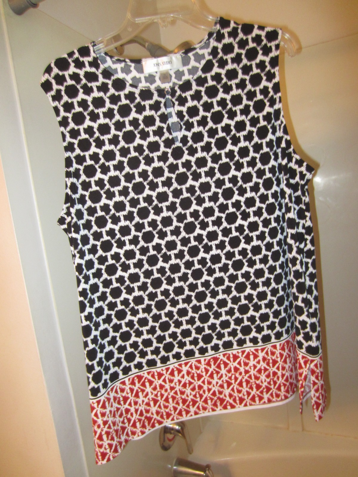 NWOT women’s sleeveless top dressy Jones Studio Size 1X black/white/red