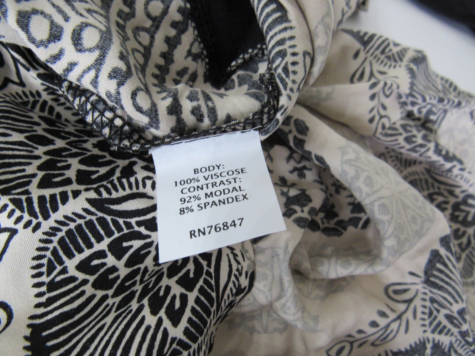 Apropos Womens size M Black/White Print 3/4 Sleeve Hi-Low Blouse Top NEW