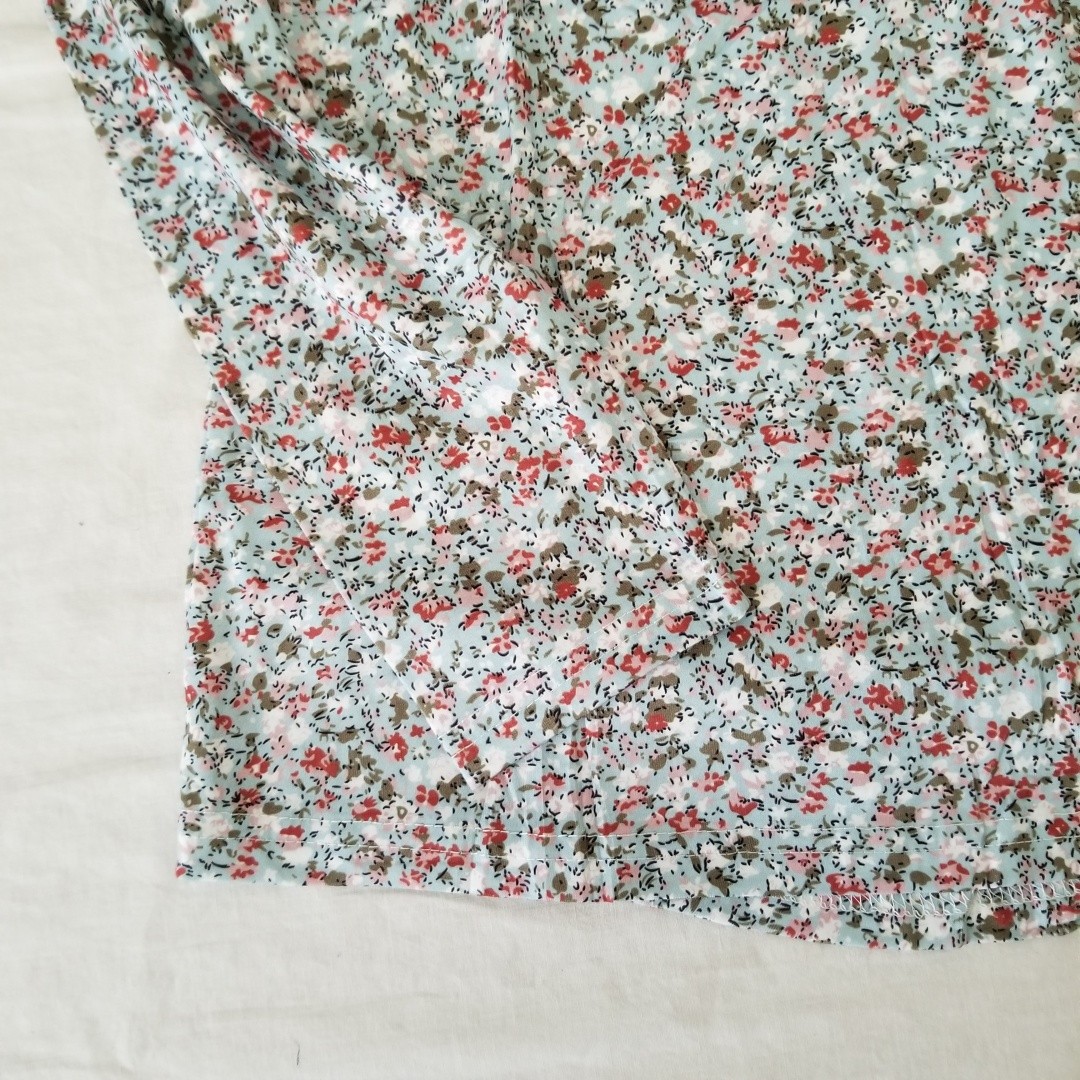 NWT! Soft Long Sleeve Pullover Top w/Floral Design /V-Neckline/ 2-Button Closure