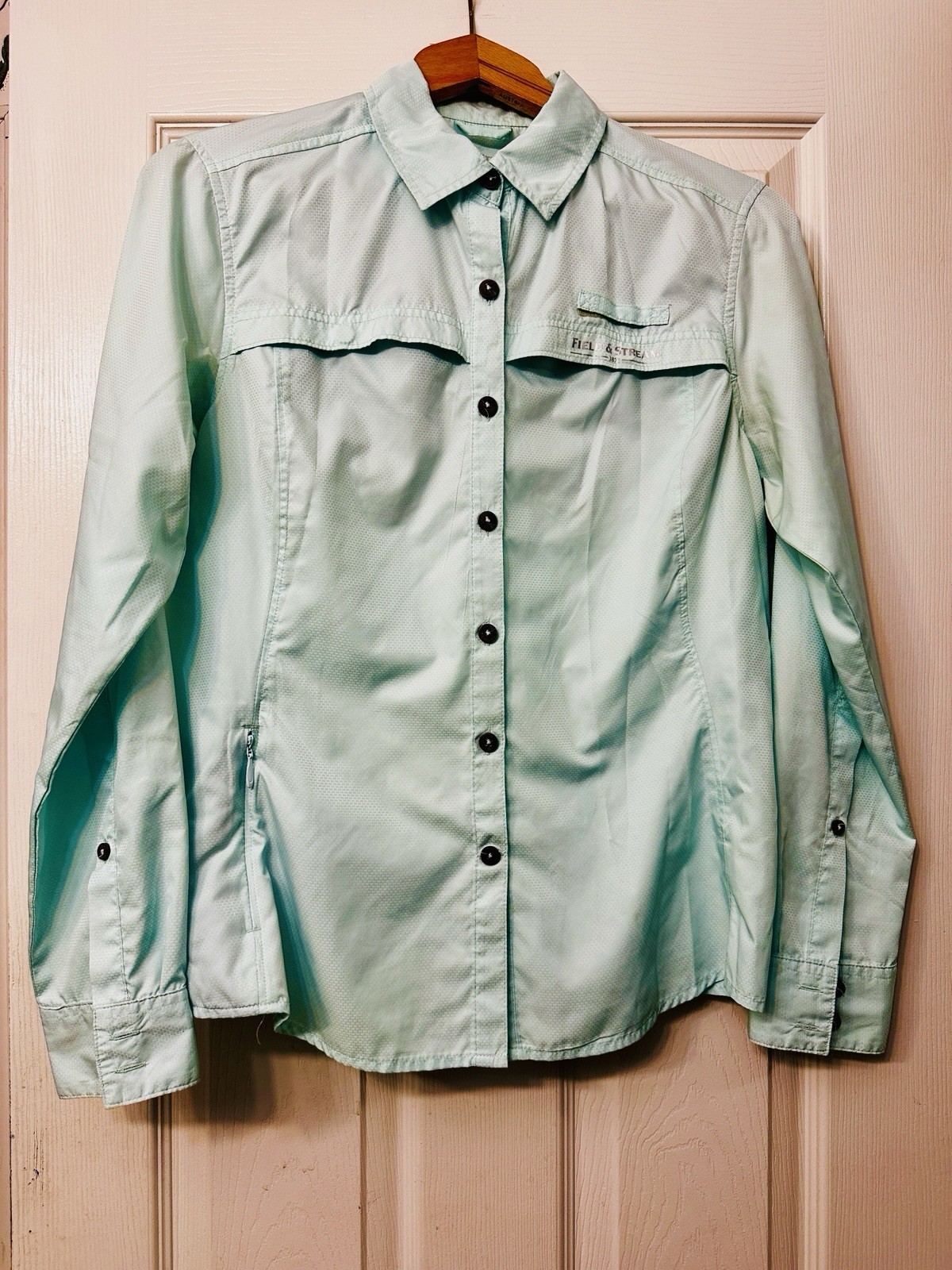 Women’s Medium Field & Stream sea foam green cool fishing button up shirt