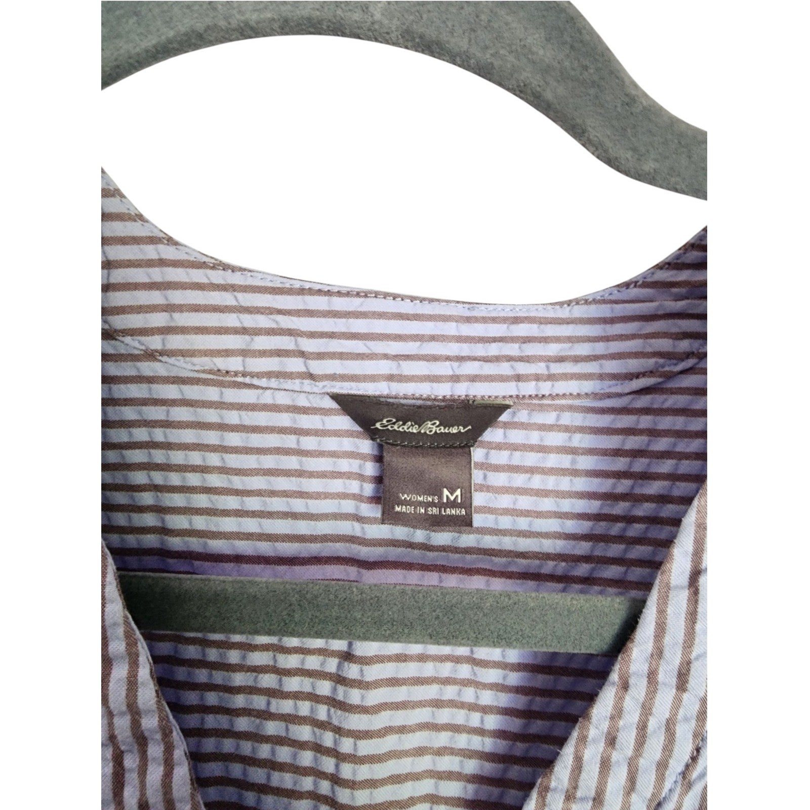 Eddie Bauer Womens Medium Tank Top Blue tan Striped Seersucker V-Neck Sleeveless