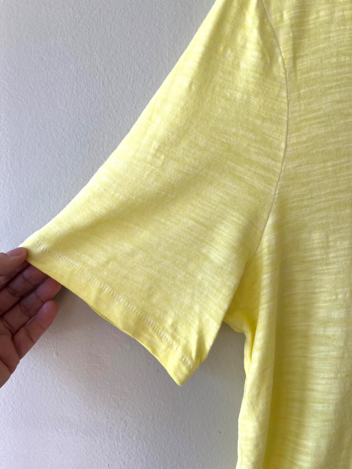 Chicos Sz L T-Shirt Neon Yellow V Neck Stretch Side Slits Pullover Blouse
