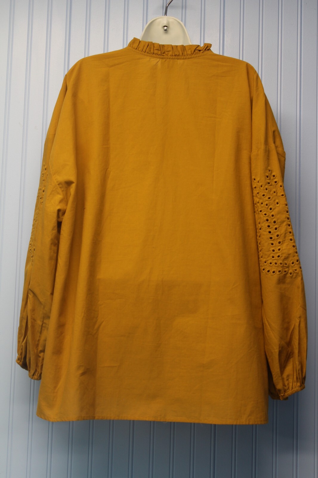 Calstyle gold 100% cotton lined long sleeve pullover top with eyelet trim 2XL
