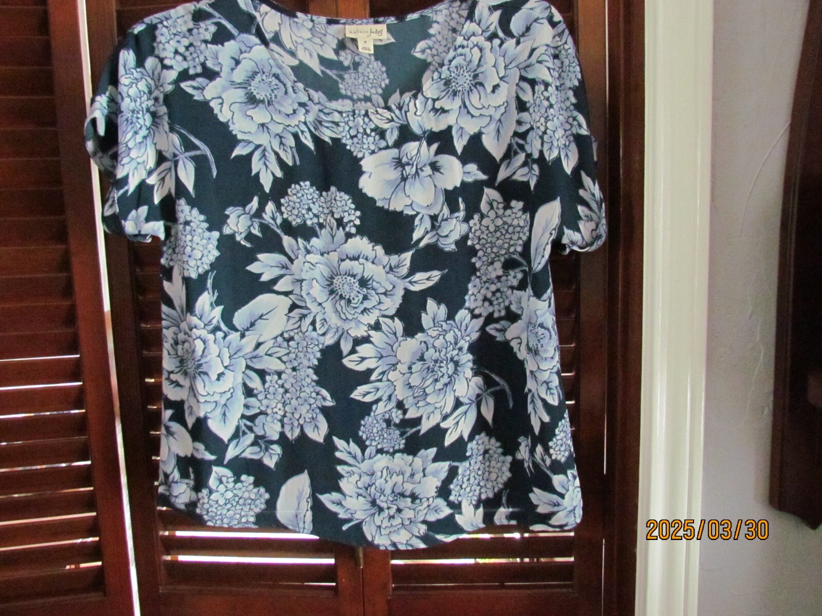 Maison Jules EUC Women’s Blue Floral-Print 100% Polyester Top Size Medium EUC