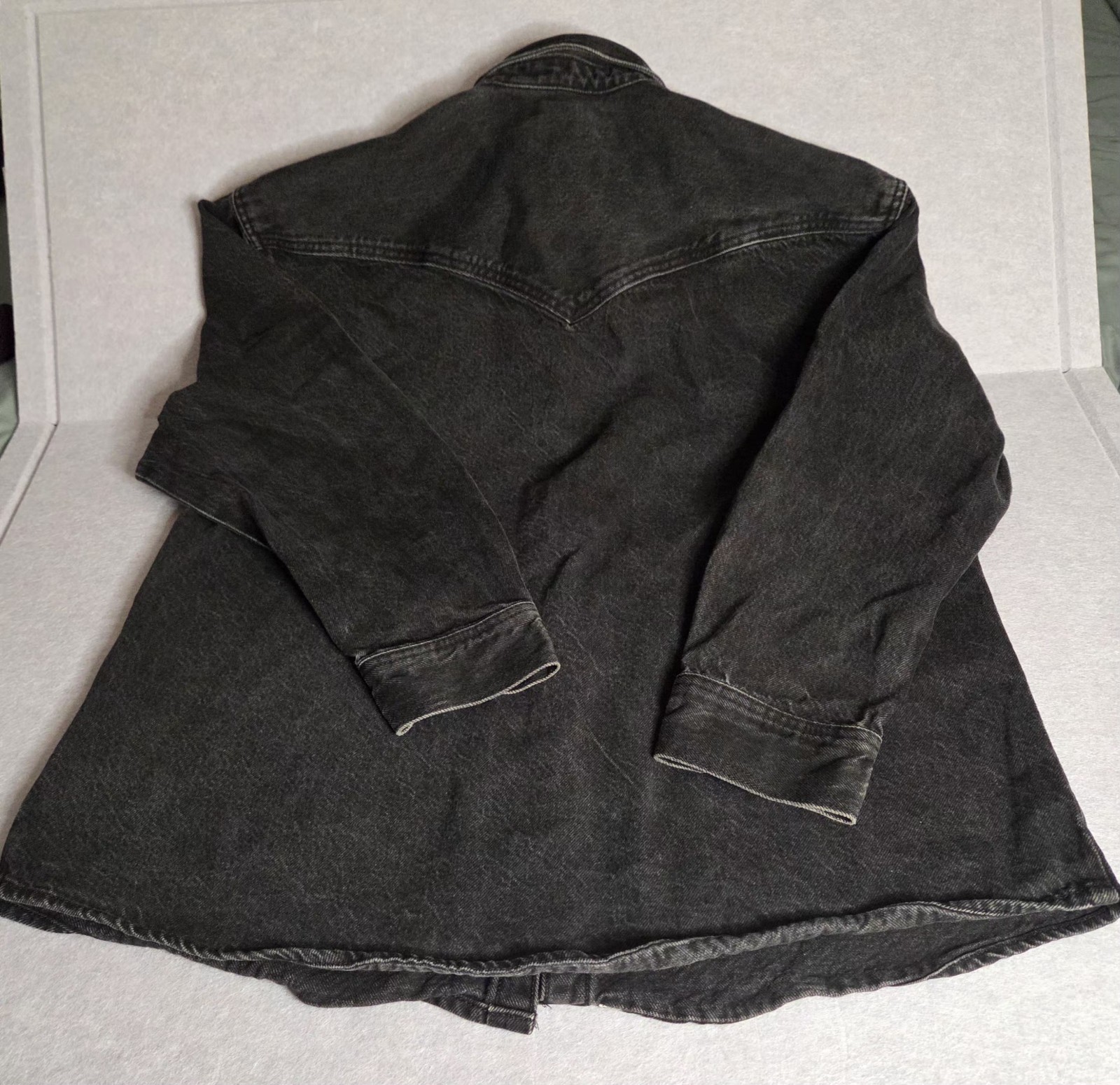 LEVI Strauss Sz M Black Denim Pearl Snap Button Shirt Long Sleeve Women’s Vtg
