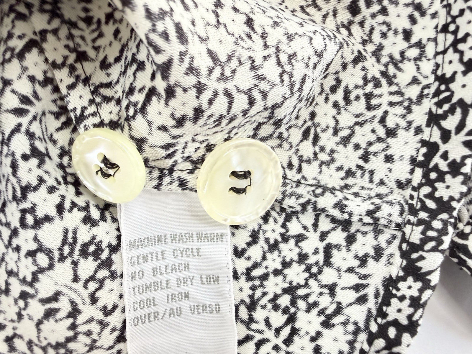 Liz Claiborne Career Women P10 Floral Black White Top Blouse Long Sleeve